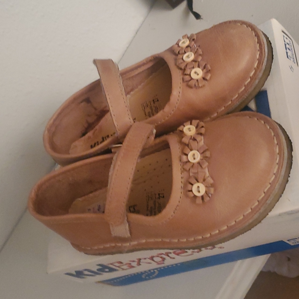 Shoes - Picture 3 of 5
